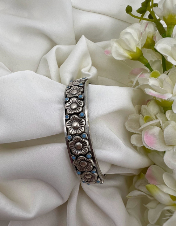 Silver floral with blue dots kada