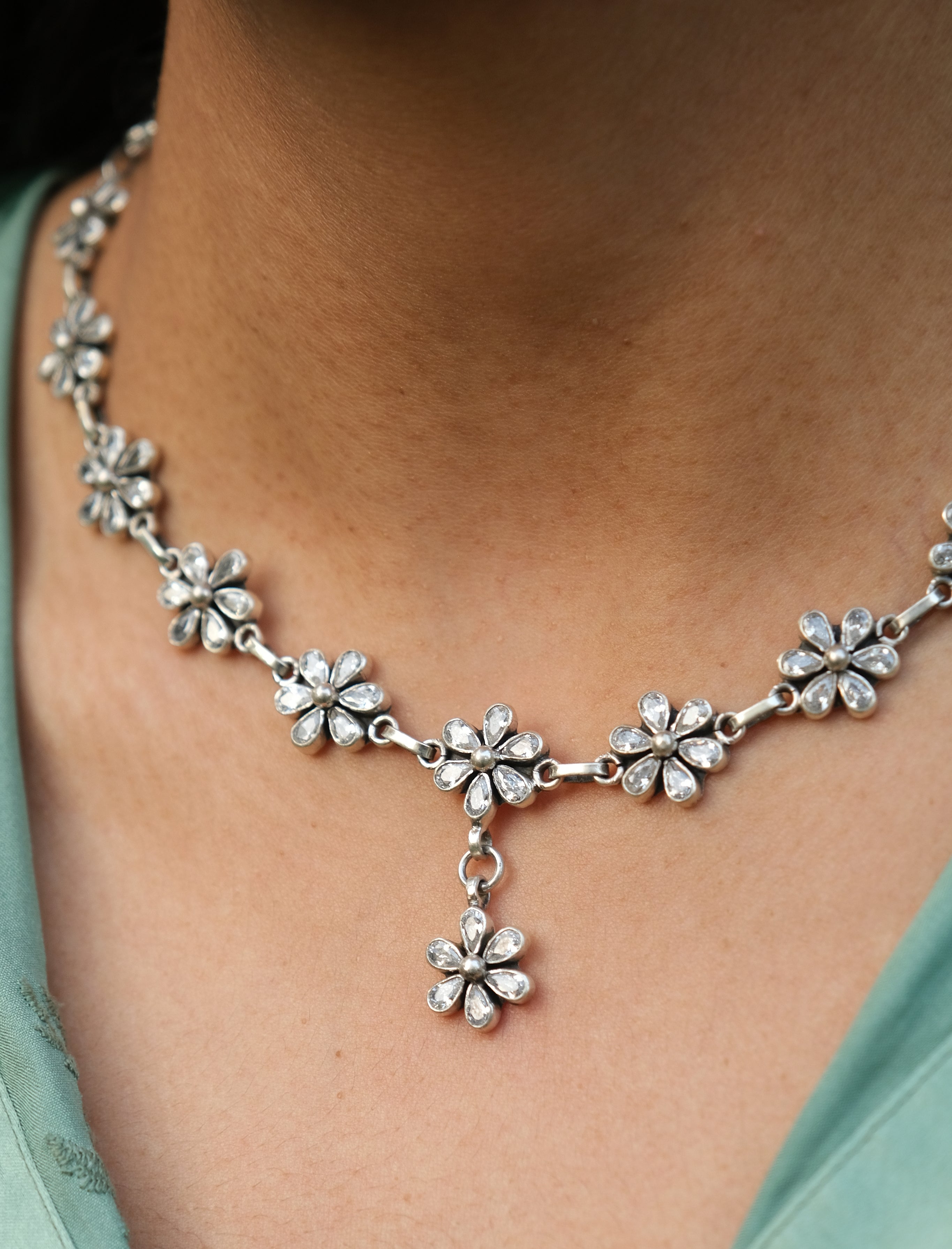Blooming Snow Necklace
