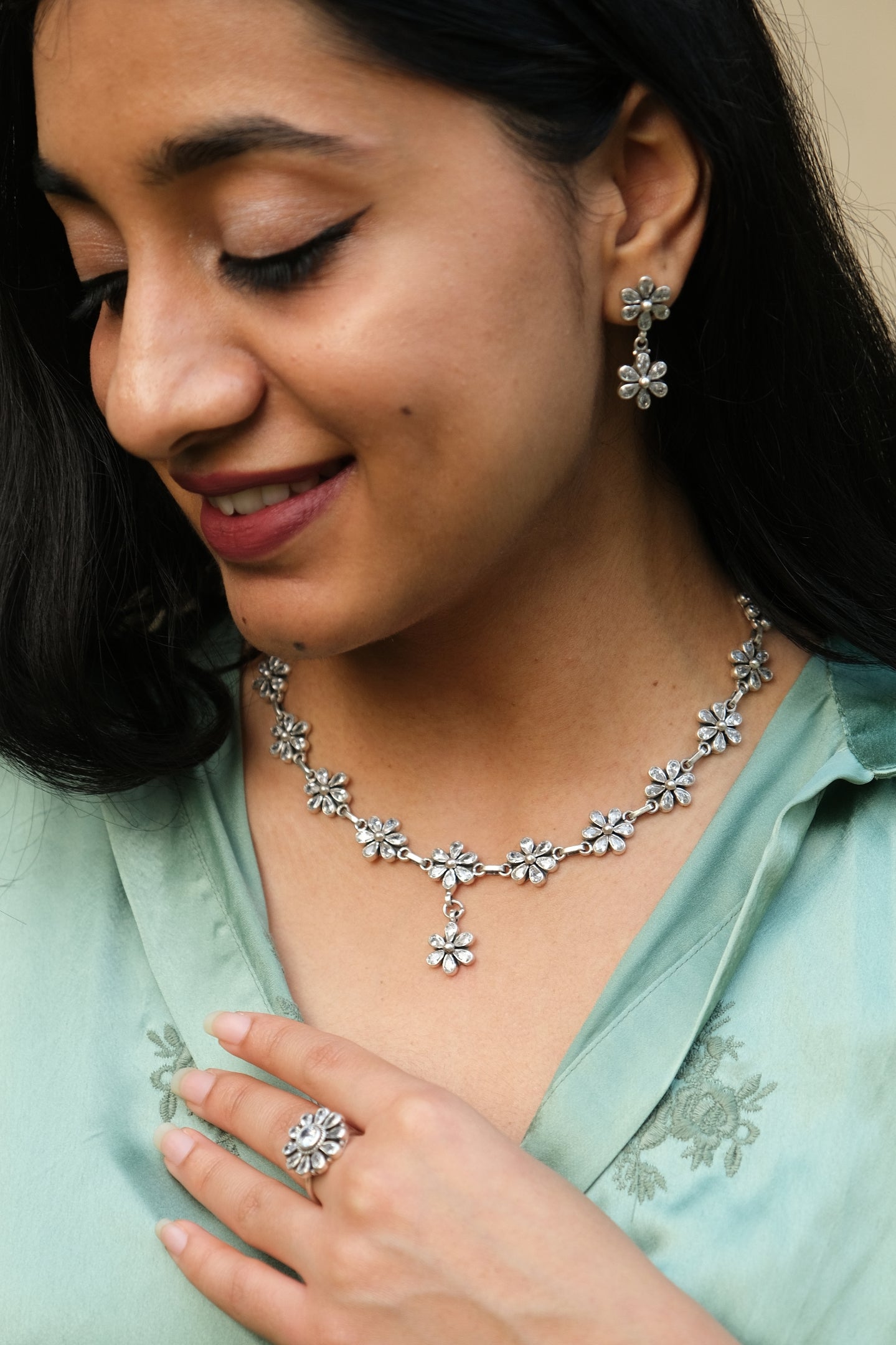 Blooming Snow Necklace