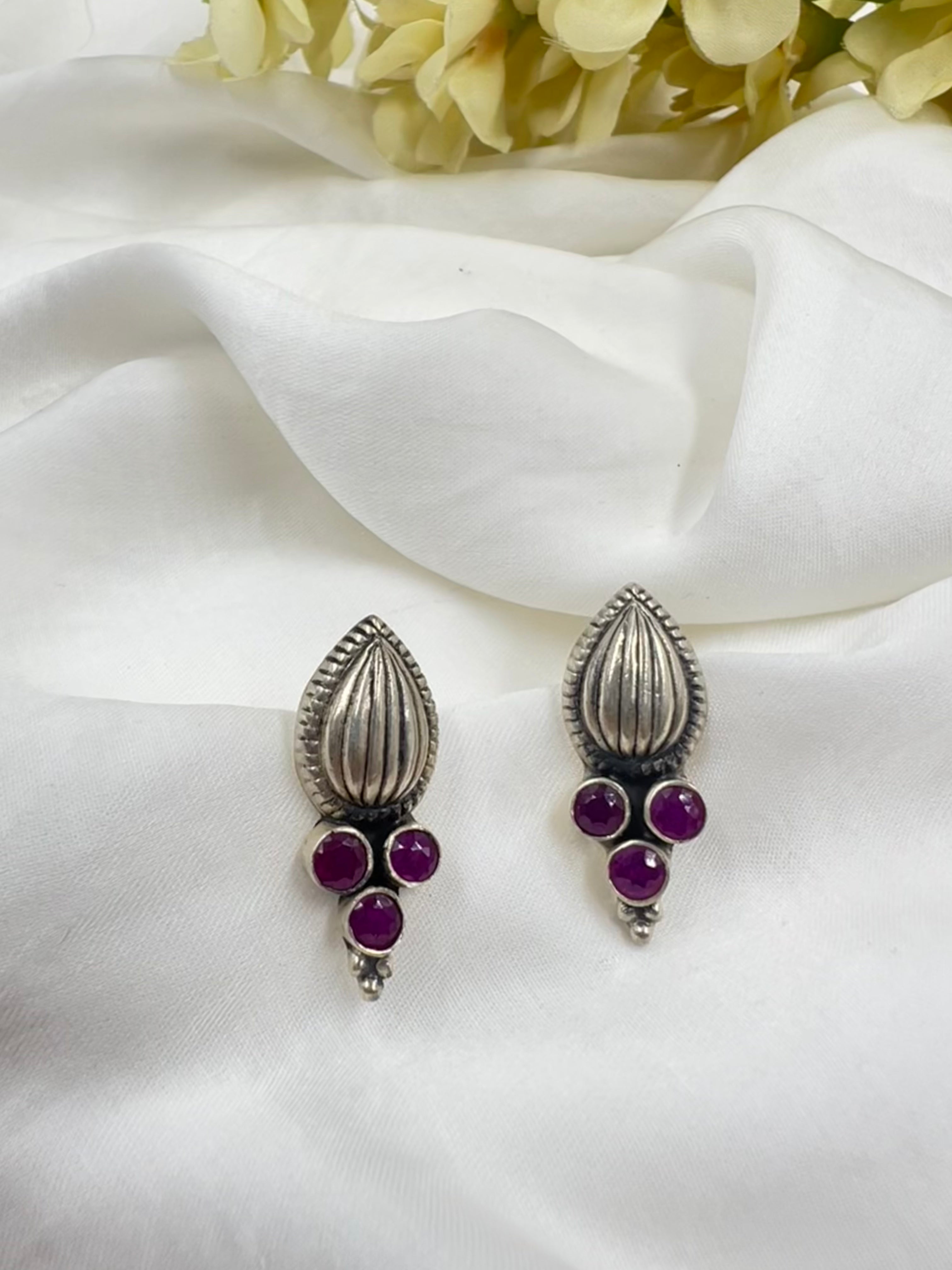 Tridot Ruby Shell Earring