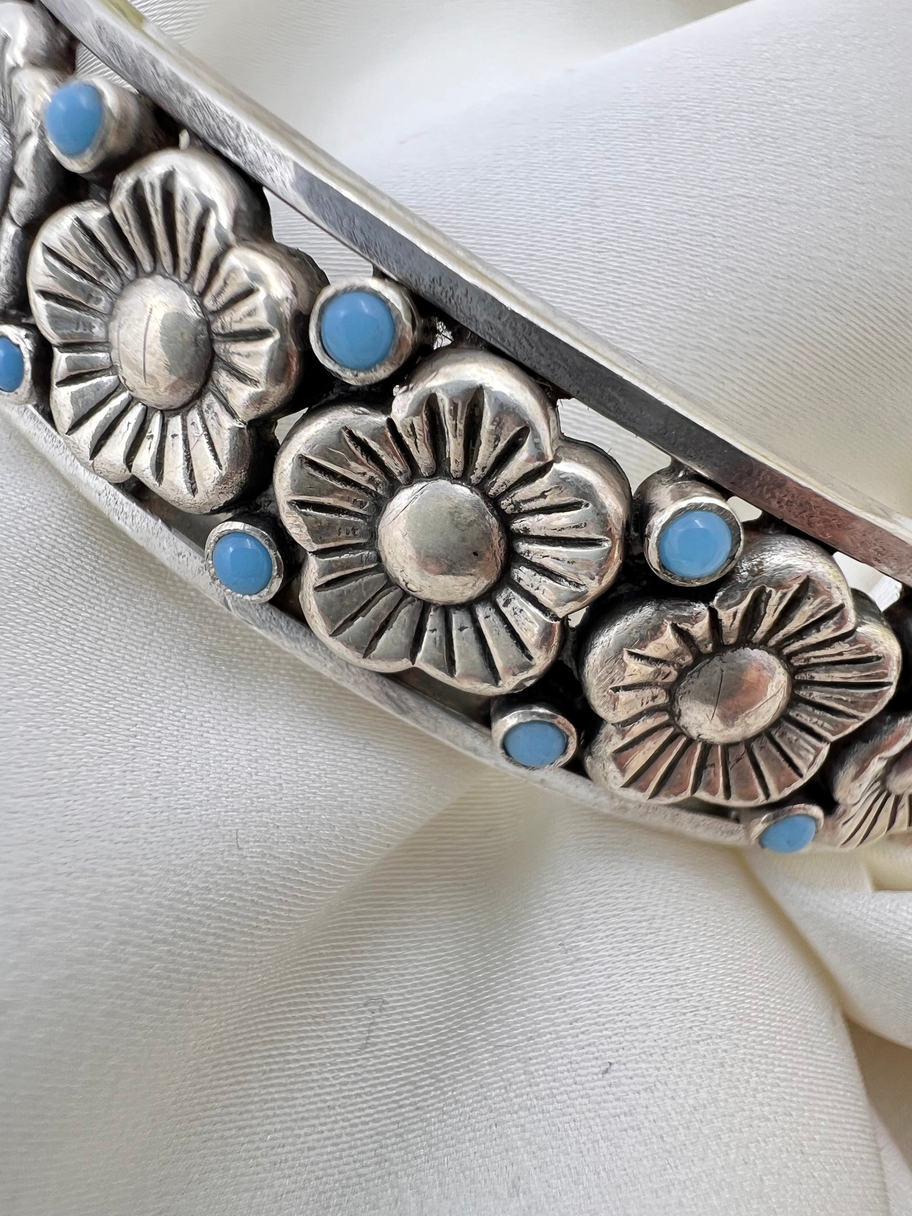 Silver floral with blue dots kada