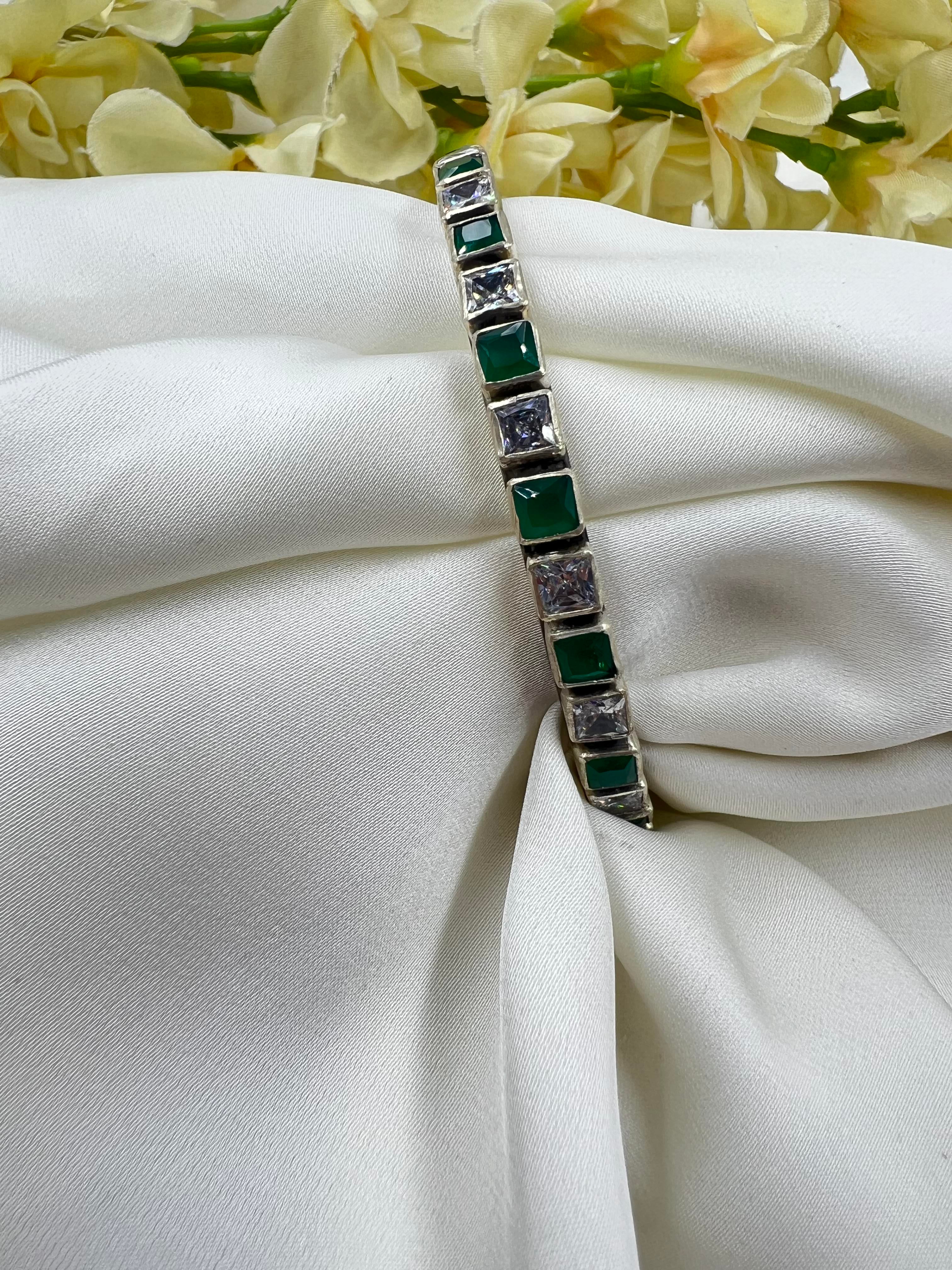 MossWhite Square Strand