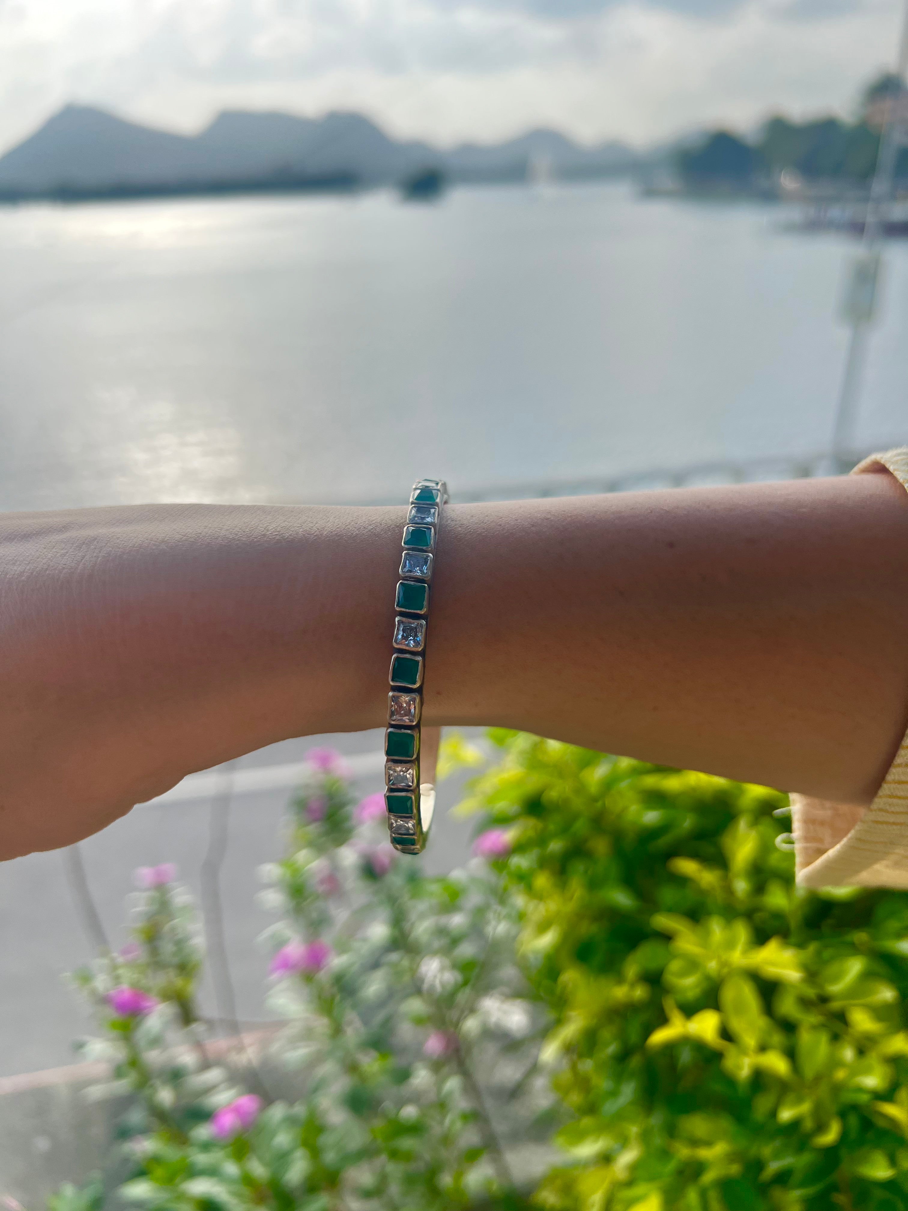 MossWhite Square Strand