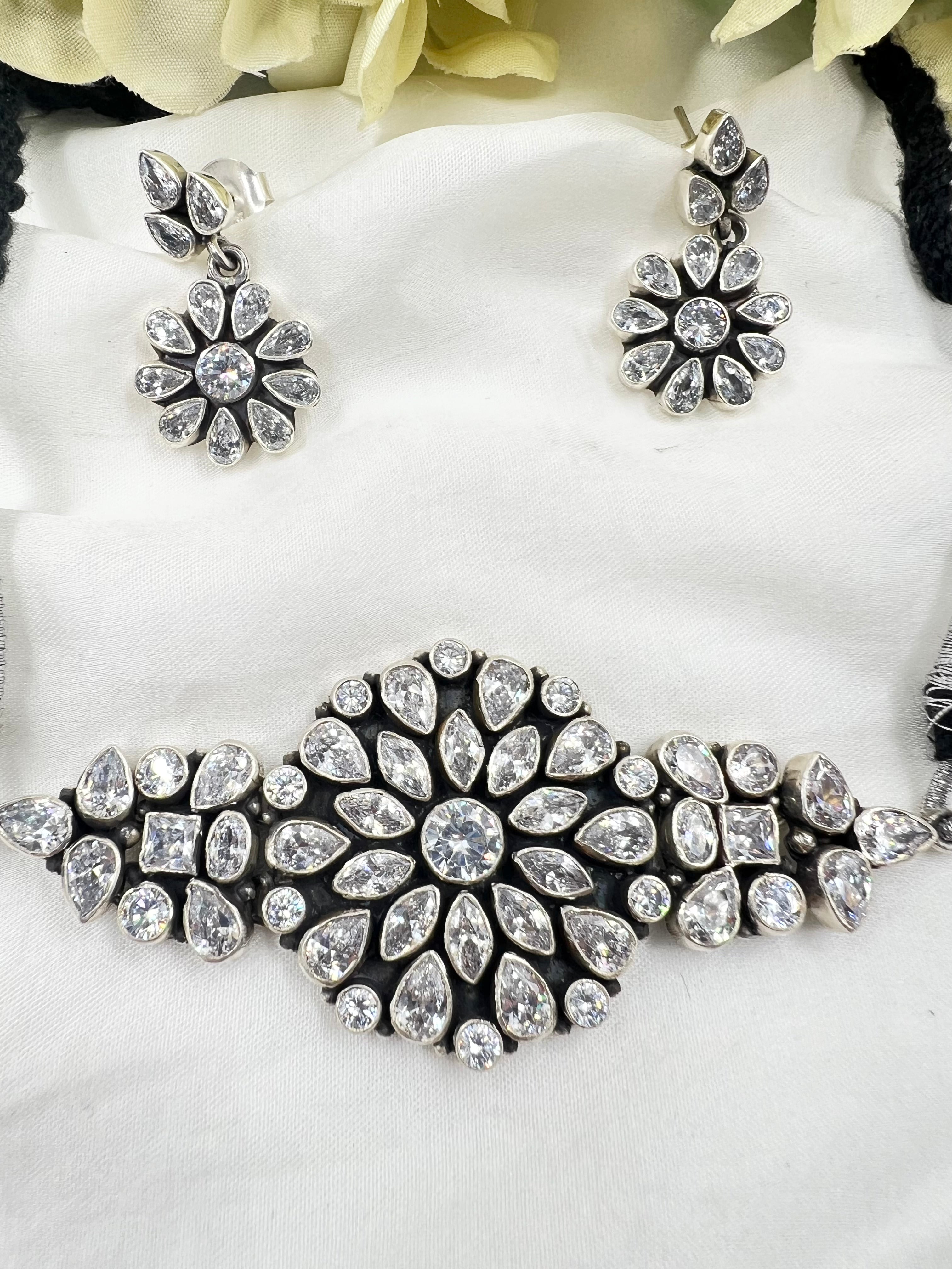 Charming Whisper Choker