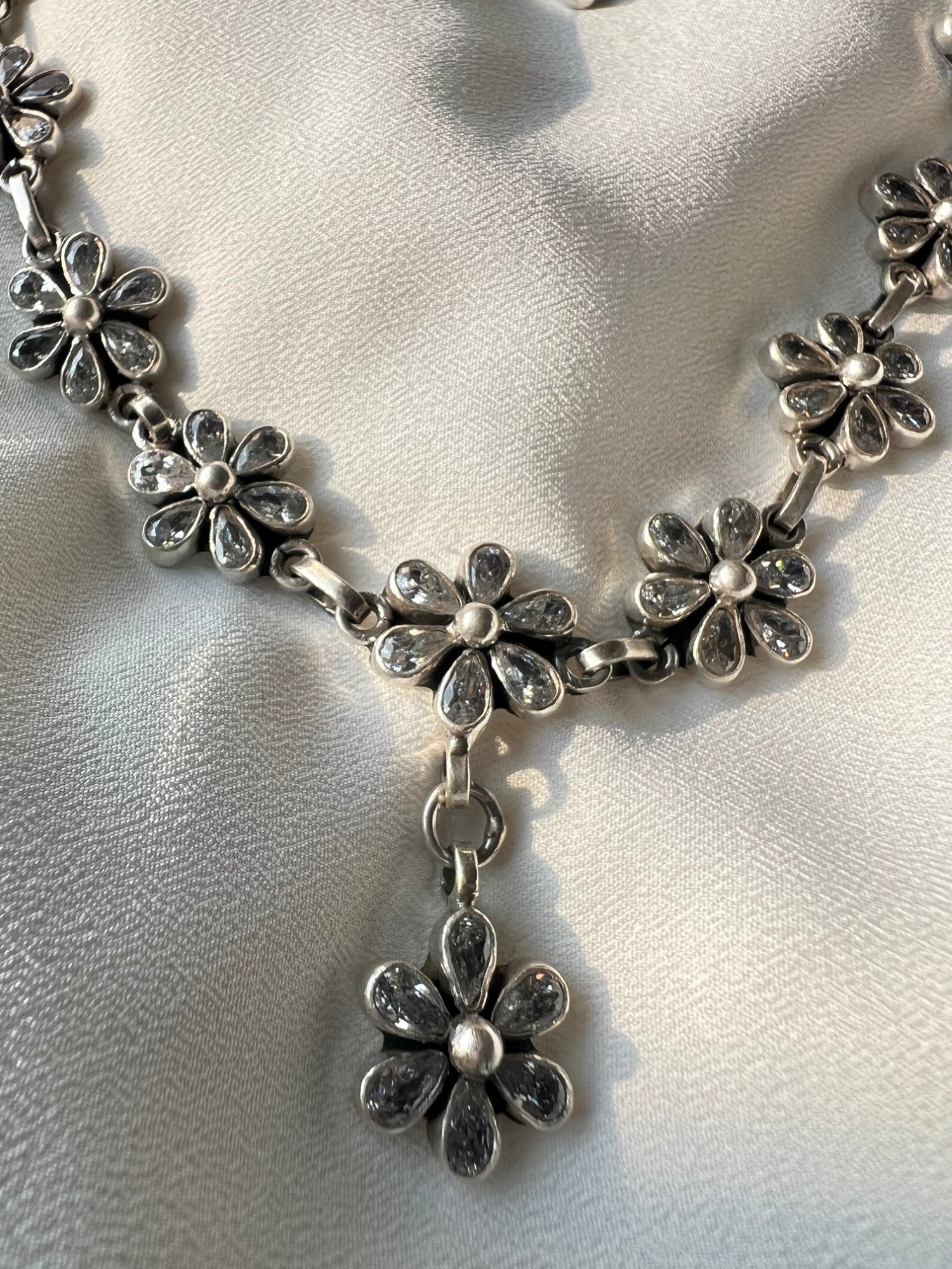 Blooming Snow Necklace