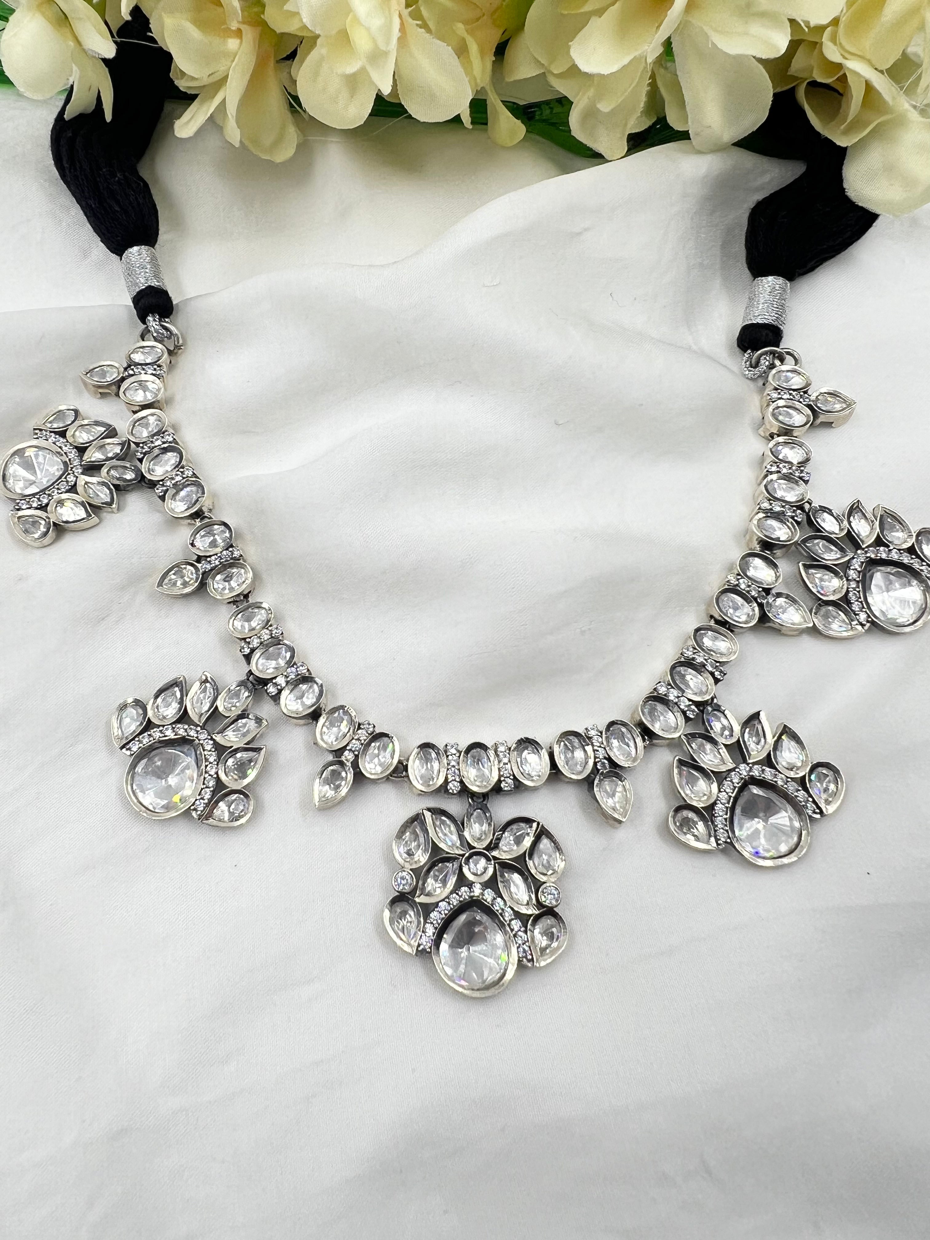 Majestic Kundan Droplet Necklace